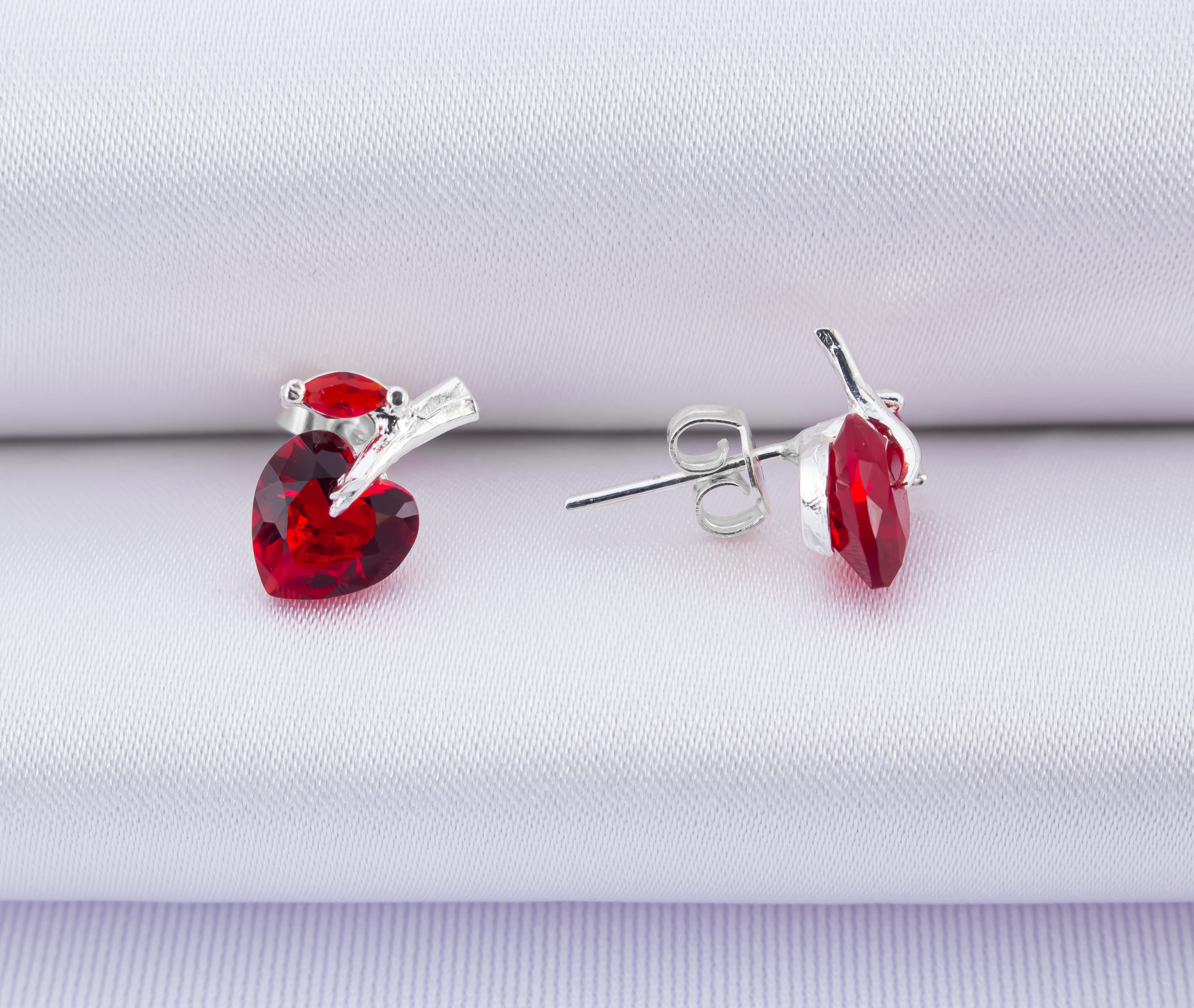 Broquel Manzana Corazon Zirconia Rojo - Imagen 3