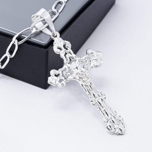 Dije Cruz Calada Martillada