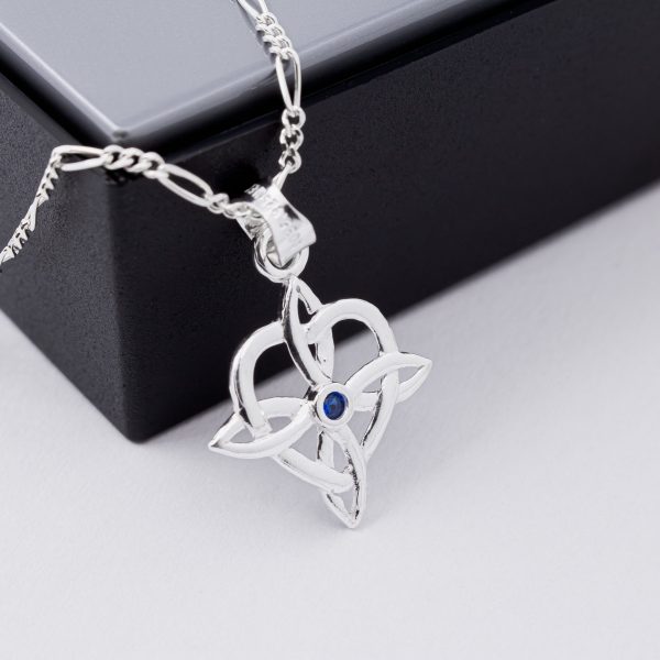 Dije Corazon Nudo de Bruja