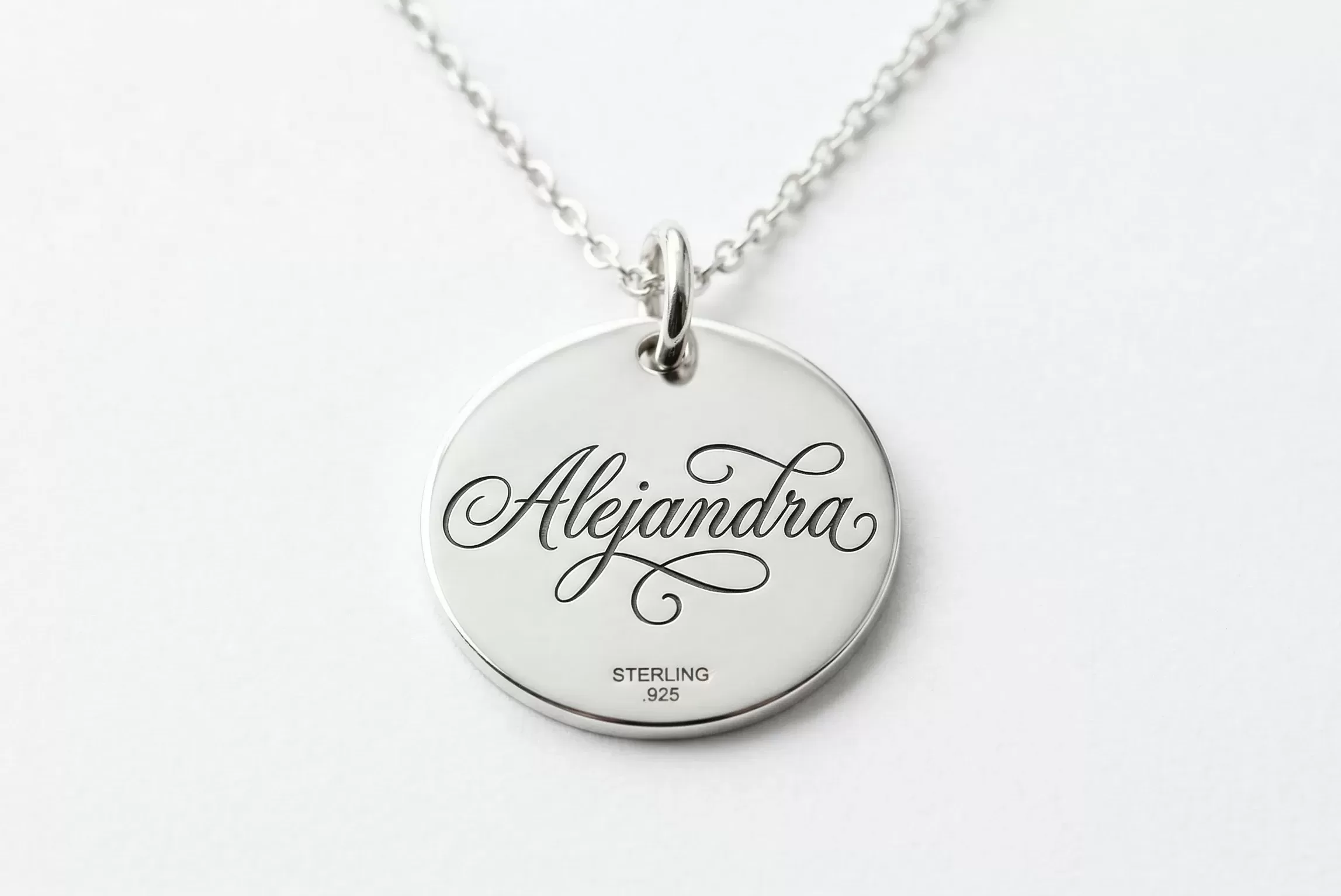 Dije grabado con nombre en plata .925